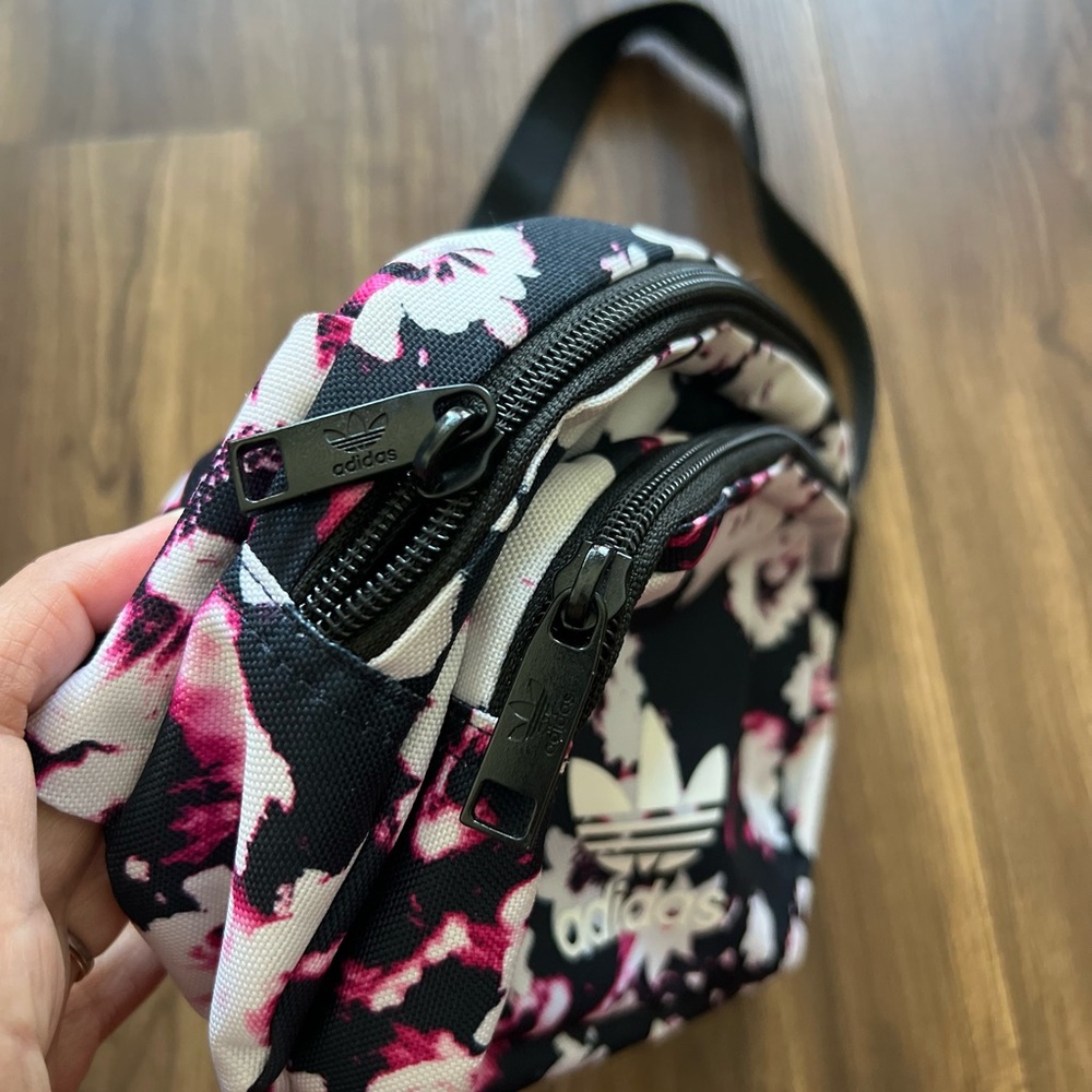 Adidas Hip Bag in Excellent Condition - Picture 2 of 5